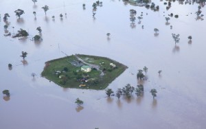 An Australian farmhouse encircled by flood waters 2014
